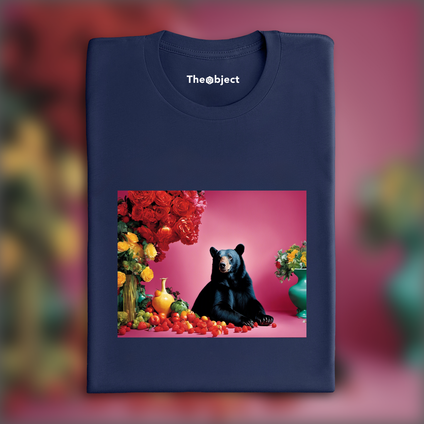 T-Shirt - Photographie britannique glamour et saturée, a black bear - 1538913931