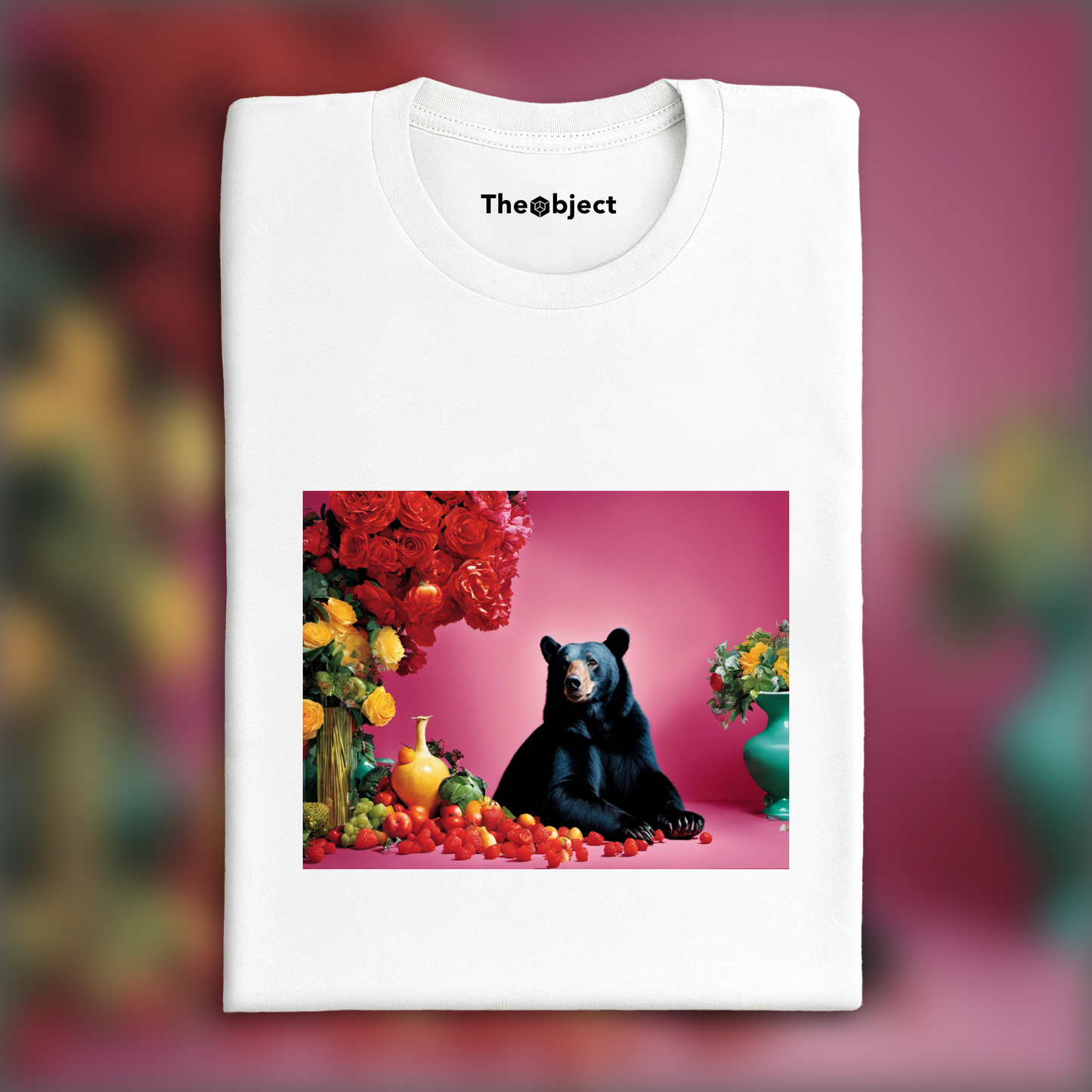 T-Shirt - Photographie britannique glamour et saturée, a black bear - 1538913931